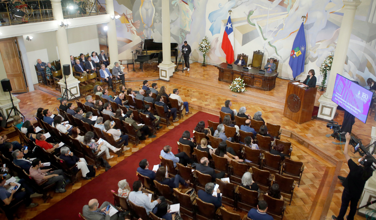 La premiación se realizó en la Casa Central de la Universidad de Chile, en el contexto del aniversario 180 de la institución.