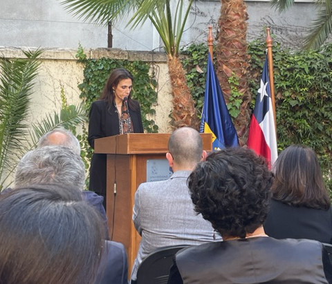 Directora del Instituto de Estudios Internacionales, prof. Dorotea López Giral, definió a Consuelo como una estudiante excepcional-