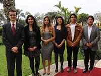 Gabriel Ramos, Jessica Contreras y Jorge Luis Vallejo; Kamila Lévano, Kevin Tello y Vania Aspilcueta, ganadores de la Beca Integración y Buena Vecindad.