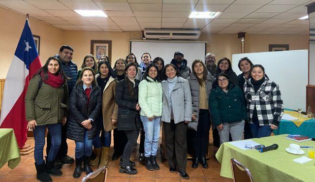 Participantes del curso de género en valparaíso junto a una de las profesoras