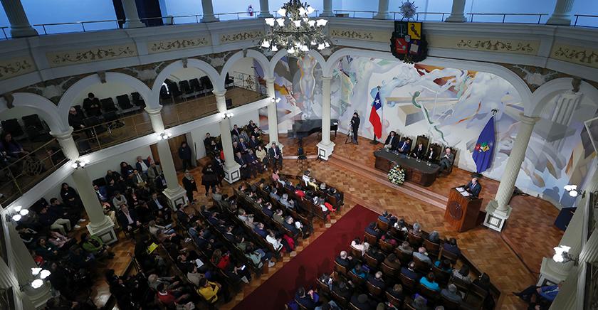 U. de Chile inaugura su Año Académico 2024 con clase magistral de Agustín Squella