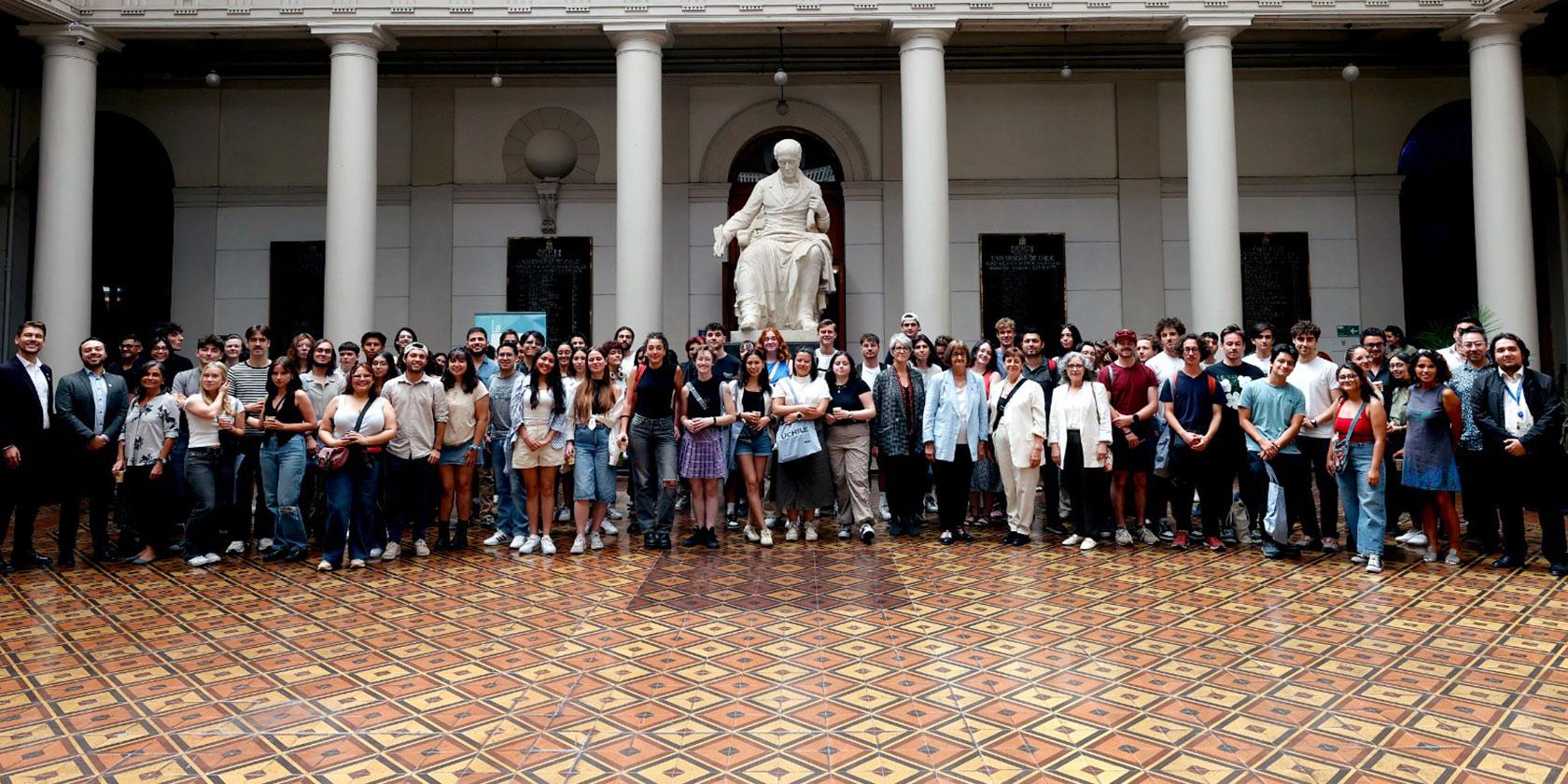 Universidad de Chile da la bienvenida a más de 200 estudiantes internacionales del primer semestre 2025