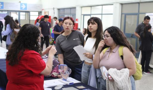 VI Feria de Salud Eloísa Díaz congrego a la comunidad del Campus en torno al bienestar y autocuidado