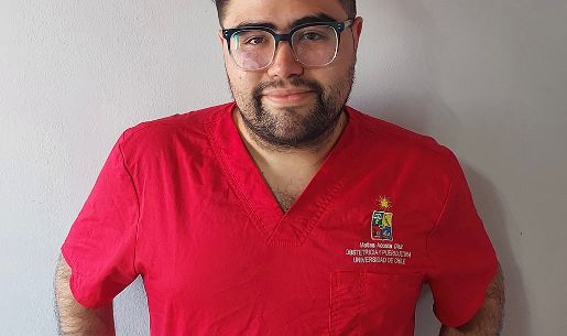 Medio plano corto de Matías Acosta, estudiante de Obstetricia Uchile