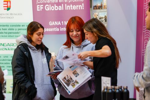 Jóvenes en Feria Internacional