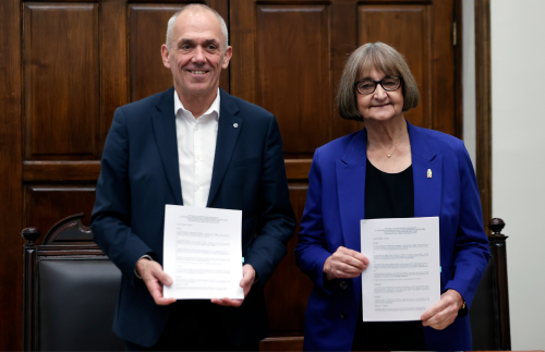 Universidad de Chile y CNRS consolidan colaboración en materia de astronomía y matemáticas