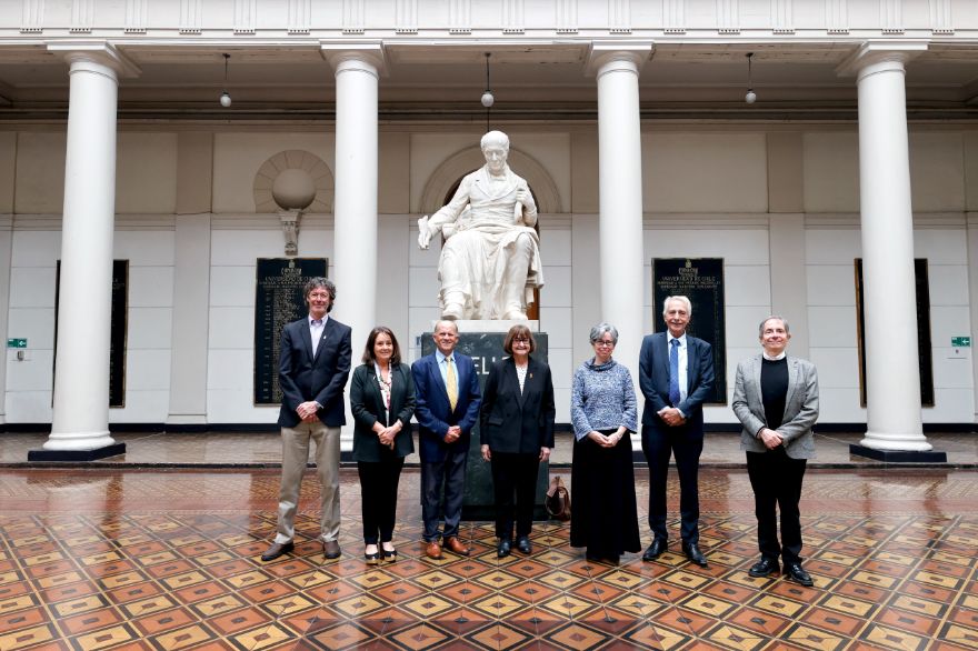 U. de Chile recibe a pares evaluadores internacionales en acreditación de Administración Pública