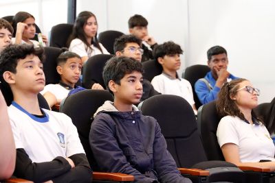 Las y los estudiantes del Liceo Brígida Walker de Ñuñoa participaron en la proyección del documental "La Villa Olímpica" en Plataforma Cultural.