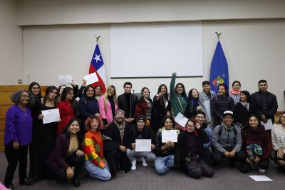 El mapuzungun y su revitalización fueron tratados con jóvenes y sabios mapuche en curso de Extensión.