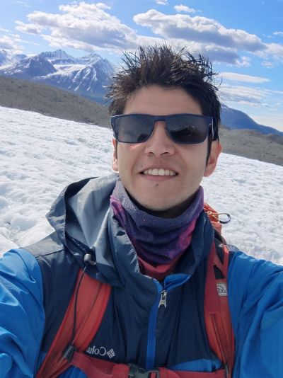 En Alaska, Marcelo desarrolló un proyecto que busca generar una metodología para identificar, cuantificar y evaluar el rol de los canales basales en los glaciares de la Antártica, junto a un estudiante de doctorado de Noruega.