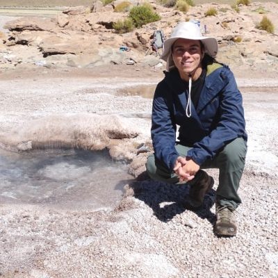 Los análisis en el Salar de Atacama fueron realizados por Joaquín Castillo, estudiante de Magíster en Ciencias, mención Geología.