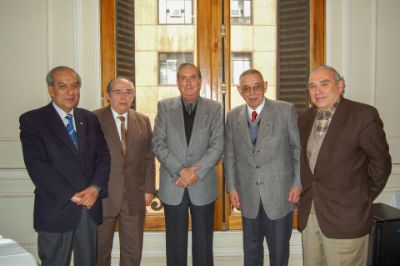 En foto de archivo del año 2007, los ex directores del DEMRE Francisco Lara, Luis Valdivieso, Carlos Ugarte, Lautaro Cisternas y Fernando Aranda.