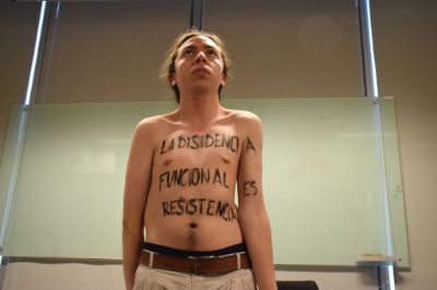 Bastián Madrid, performance "La disidencia funcional es resistencia". 
