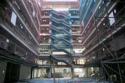 VM20 de la Universidad de Chile consta de más de 33.000 mts2 repartidos en 8 pisos y cinco subterráneos. Actualmente, sus obras están cerca del 70% de avance. 
