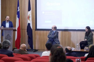Carlos Rilling, Ignacio Irarrázaval y VAlentina Rosas expusieron los principales hallazgos 