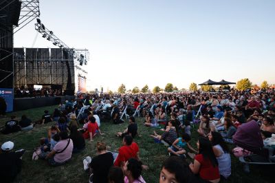 Con el objetivo de democratizar la cultura llevándola a distintos espacios de la capital, la U. de Chile y el Gobierno de Santiago realizaron el ciclo de conciertos “Santiago Sinfónico”. 