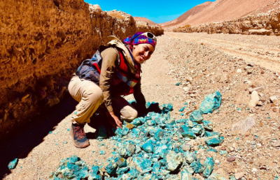 Ariadna Cifuentes, investigadora de la Facultad de Ciencias Sociales UCH, quien lidera el proyecto “Minas, rutas y huayras: un estudio sobre la producción metalúrgica del cobre en el valle de Catarpe durante la prehistoria tardía de la Circumpuna de Atacama”