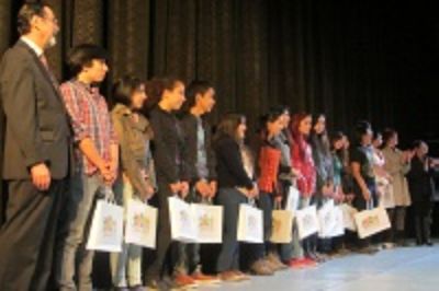 Los estudiantes ingresados por SIPEE y BEA a la Universidad de Chile recibieron sus reconocimientos. 