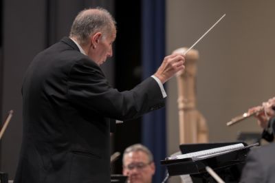 El director titular de la orquesta Sinfónica Nacional de Chile, Rodolfo Saglimbeni