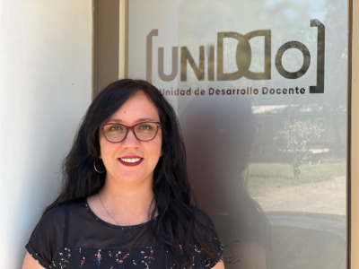 Evelyn Gajardo, encargada de UNIDDo, destaca que la expectativa del equipo es que los participantes del curso puedan diseñar su “planificación educativa centrada en el aprendizaje en el contexto de la carrera y que esto, a su vez, les permita aplicar este conocimiento a diversas actividades formativas que les exige su desempeño profesional”.