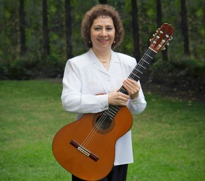 La Académica del Departamento de Música U. de Chile, Ximena Matamoros. 