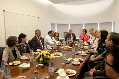 Por más de una hora se extendió la reunión entre las partes firmantes de la alianza.