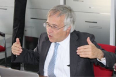 El Director de Relaciones Internacionales de la U. de Chile, Eduardo Vera. 