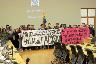 Los estudiantes se hicieron presentes en la votación del cambio en el reglamento, realizado en la Plenaria N° 400 del Senado Universitario.