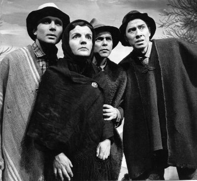 La obra "La Remolienda" de Alejandro Sieveking se estrenó en 1965 bajo la dirección de Víctor Jara, cuyo elenco integró Bélgica Castro. 