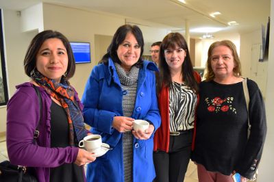  Silvana Castillo, Directora Depto Enfermería; Patricia Gómez, Directora Académica HCUCH; Ana Miriam Ramírez, Directora RR.HH. y Christel Hann, Directora Depto Educación en Ciencias de la Salud  