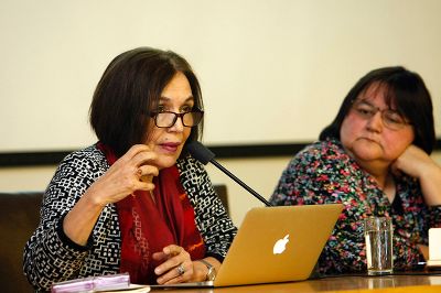La directora de la Oficina de Igualdad de Oportunidades de Género, Carmen Andrade, dio cuenta de los avances que se han logrado al interior de la U. de Chile en materia de acoso sexual. 