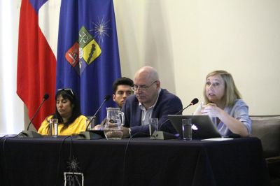 La mesa sobre salud abrió la jornada de reflexión sobre sexismo cotidiano, realizada en la Casa Central de la U. de Chile.