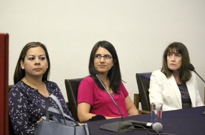 Johana Camacho, Valentina Paredes y Alejandra Mizala conformaron la mesa de educación de la jornada.