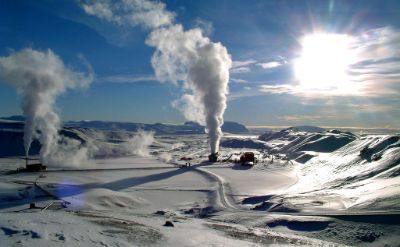 Una investigación realizada en la U. de Chile establece la factibilidad técnica y económica de reemplazar las centrales a carbón que pasarán a retiro por geotermia y concentradores solares.