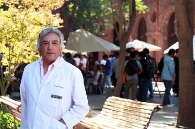 El bioquímico Romilio Espejo, Profesor Titular de la U. de Chile, fue elegido Premio Nacional de Ciencias Aplicadas y Tecnológicas.