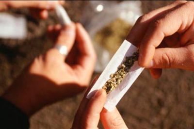 Según los datos de "Planet Youth" en Chile, el 40 por ciento de los jóvenes de segundo medio encuestados ya se ha embriagado al menos una vez, y el 29,3 por ciento de ellos ya ha consumido marihuana.