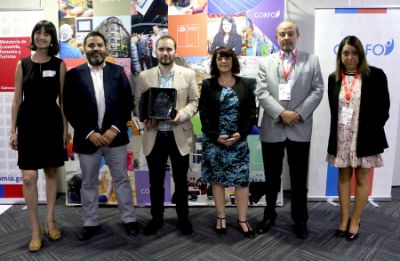 La premiación fue realizada en el marco del "VII Encuentro Chile: ciencia, tecnología y empresa", en el que participaron representantes de la VID y de unidades académicas de la Universidad.