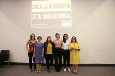 Panelistas del conversatorio "Medios de comunicación y violencia contra mujeres" llevado a cabo en la Casa Central de la U. de Chile.