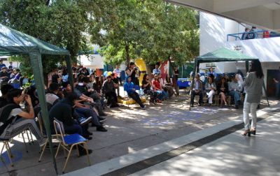 En la ceremonia participaron los estudiantes de enseñanza media del Liceo Profesora Gladys Valenzuela. 