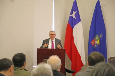 El evento realizado en Casa Central de la U. de Chile, fue presidido por el Rector Ennio Vivaldi, quien destacó los desafíos para enfrentar este fenómeno.