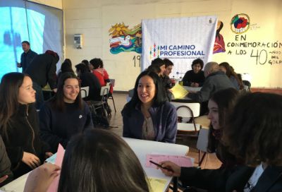 Isabel Bastén, médico cirujano, Anestesióloga en el Hospital San Juan de Dios, contando su experiencia en el LMS.