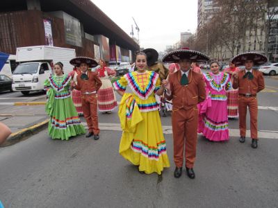 Este sábado 24 de agosto se desarrollará un pasacalle de las delegaciones con vestuario típico por la Alameda, el cual comienza a las 10.00 hrs.