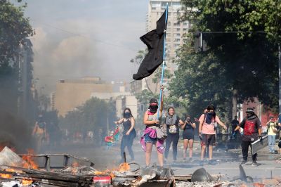 Para Silvana del Valle, abogada de la Red Chilena contra la Violencia hacia las Mujeres, "se impide a las mujeres y niñas participar políticamente e introducir cambios en las sociedades".