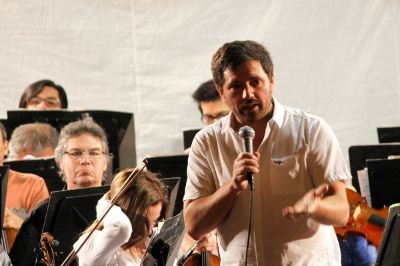 Reconocidas piezas de Bethoveen y Víctor Jara, fueron parte del concierto que lideró el director Juan Pablo Aguayo.  