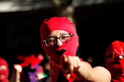 "El 'despertar' ha significado creatividad, suponer nuevas formas y materialidades para manifestarse en la calle, en el espacio laboral, en el familiar", indicó la profesora Carolina González.