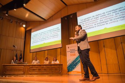 "Nuestro objetivo es implementar políticas de gestión de datos en cada publicación de la Universidad de Chile", expuso Rodrigo Donoso, de la Dirección de Servicios de Información y Bibliotecas.