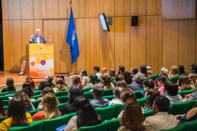"Las bibliotecas necesitan empoderarse en Latinoamérica, deben estar al tanto y pueden hacer mucho más", afirmó Pablo de Castro, secretario de la Asociación euroCRIS.