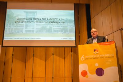 Los bibliotecarios son fundamentales para "apoyar todo el ciclo de vida de los proyectos de investigación", añadió Charles Eckman, director de Bibliotecas de la Universidad de Miami.