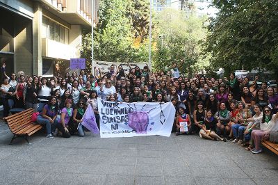 Con una gran participación se desarrolló la conmemoración del Día Internacional de la Mujer organizada por las trabajadoras de la U. de Chile.