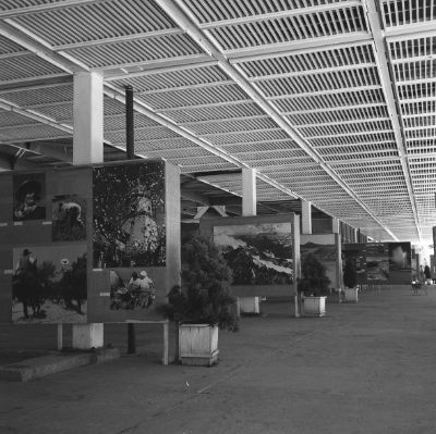 Exposición dentro de la Universidad de Concepción, 1963.Colección Archivo Fotográfico, Archivo Central Andrés Bello, Universidad de Chile